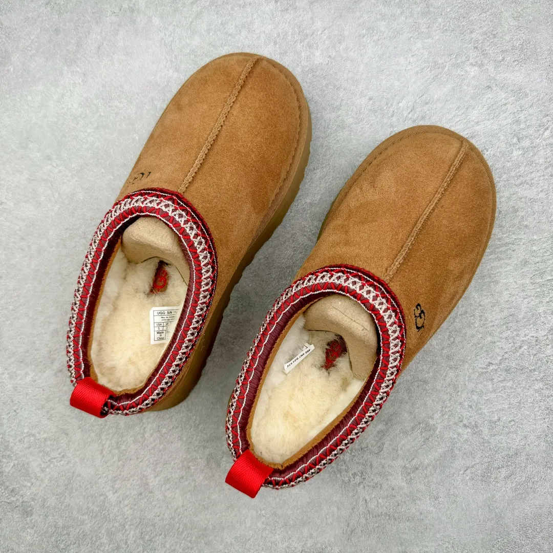Pick up locally💰520 UGG ethnic style 2553 classic autumn and winter sheep fur all-in-one snow boots. All shoes are made from the same factory as ZP. Longfeng A-grade Australian imported sheep fur all-in-one ethnic style. Brand OEM production line. Fully follow the ZP process. OEM original pattern maker. Adhering to the principle of no original shoes and no development selection. Pay attention to every detail. The most authentic version on the market. TREADLITE "Light Wing" technology outsole. Lightweight/durable/flexible/pile size: 35 36 37 38 39 40 41 42 Coding: by2936060